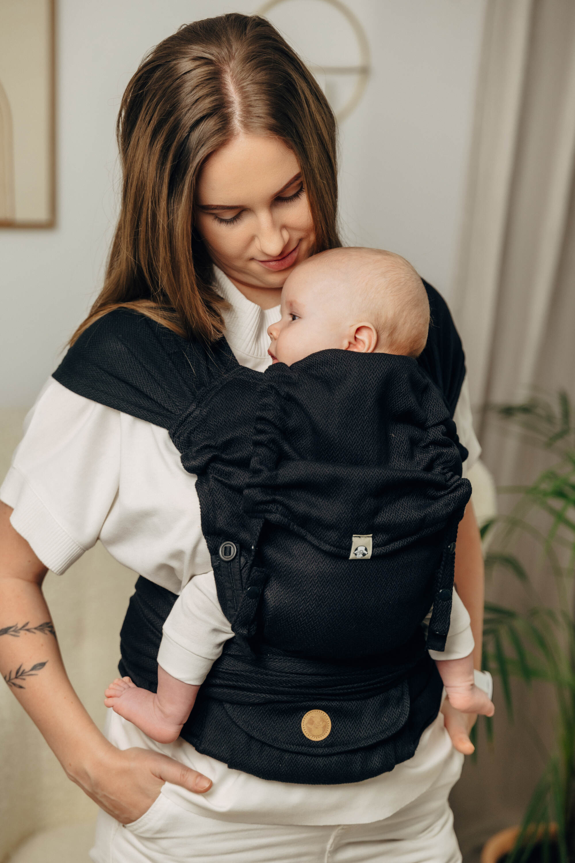 LennyHybrid félcsatos hordozó 100% pamut | LITTLE HERRINGBONE EBONY BLACK