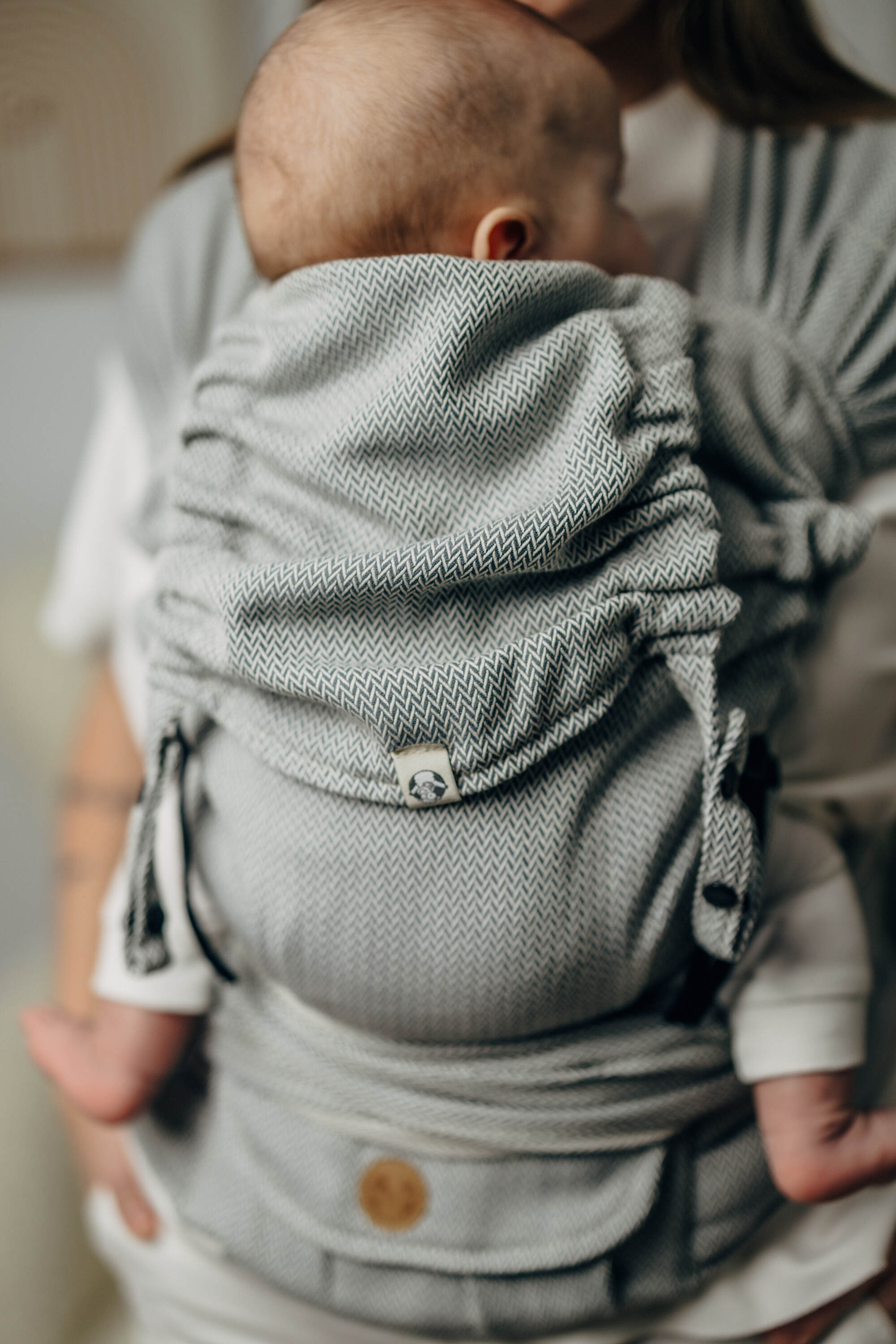 LennyHybrid félcsatos hordozó 100% pamut | LITTLE HERRINGBONE GREY