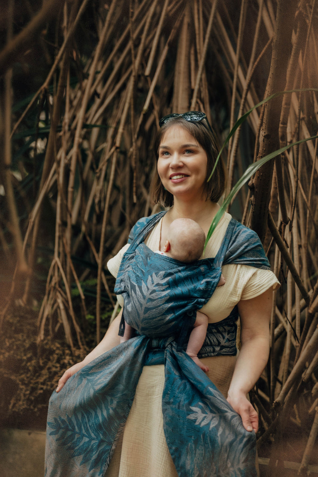 LennyHybrid félcsatos hordozó 54% pamut, 46% TENCEL™ | RAINFOREST - NOCTURNAL