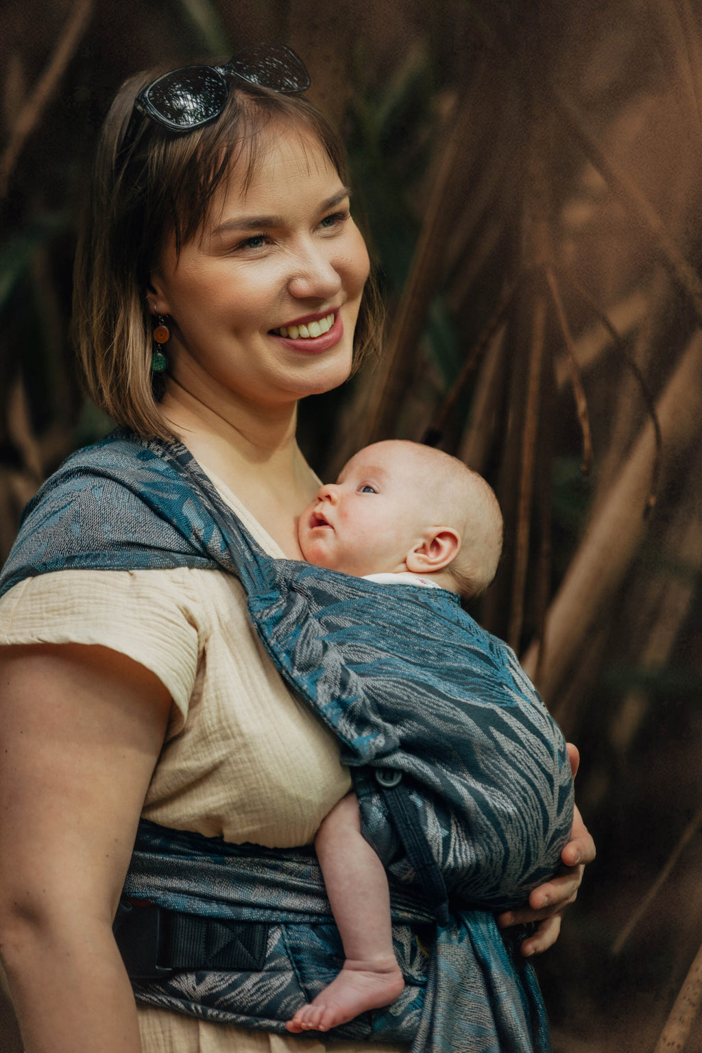 LennyHybrid félcsatos hordozó 54% pamut, 46% TENCEL™ | RAINFOREST - NOCTURNAL