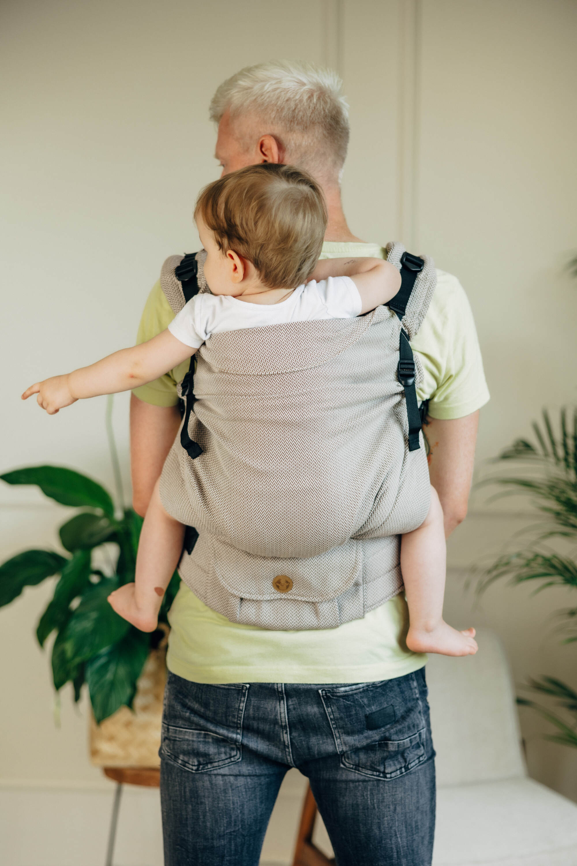 LennyPreschool csatos hordozó 100% pamut | LITTLE HERRINGBONE ALMOND