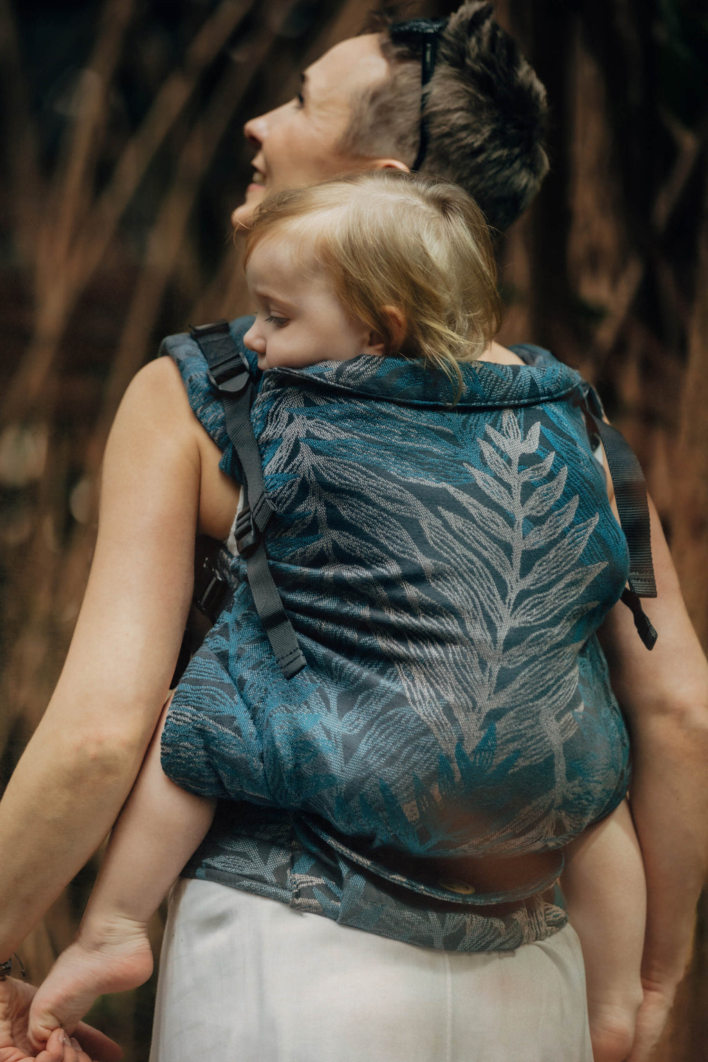 LennyPreschool csatos hordozó 54% pamut, 46% TENCEL™ - RAINFOREST - NOCTURNAL
